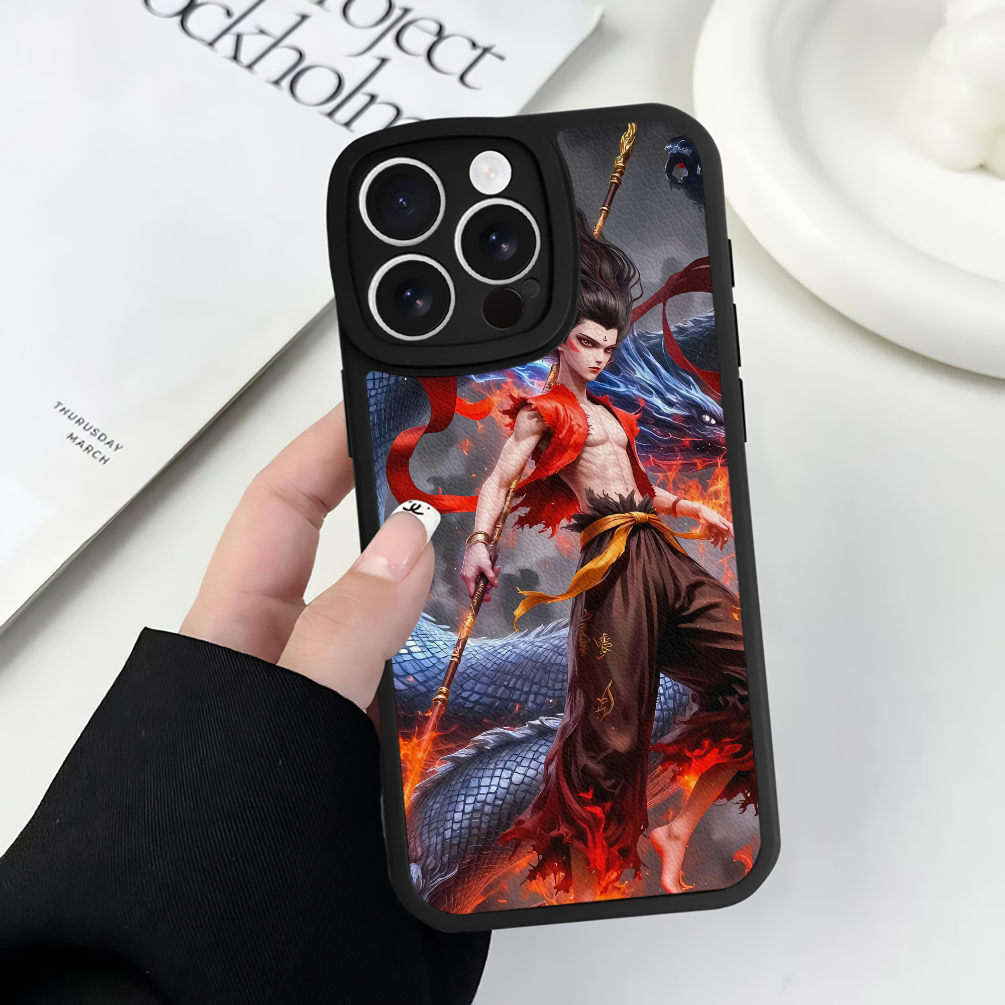 （画像用） Ne Zha 2 ナタ 魔童の大暴れ 【iPhone 16シリーズ対応】シリコンスマホケース（レザー調） 材質：シリコン